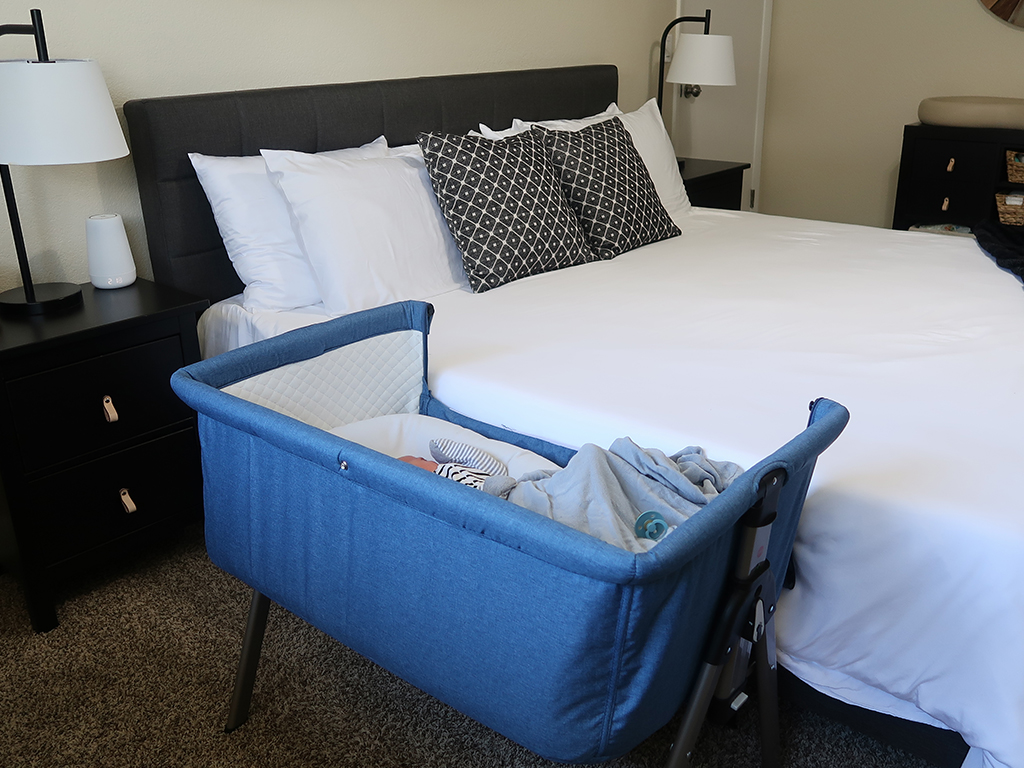 Dream On Me Lotus Bassinet & Bedside sleeper